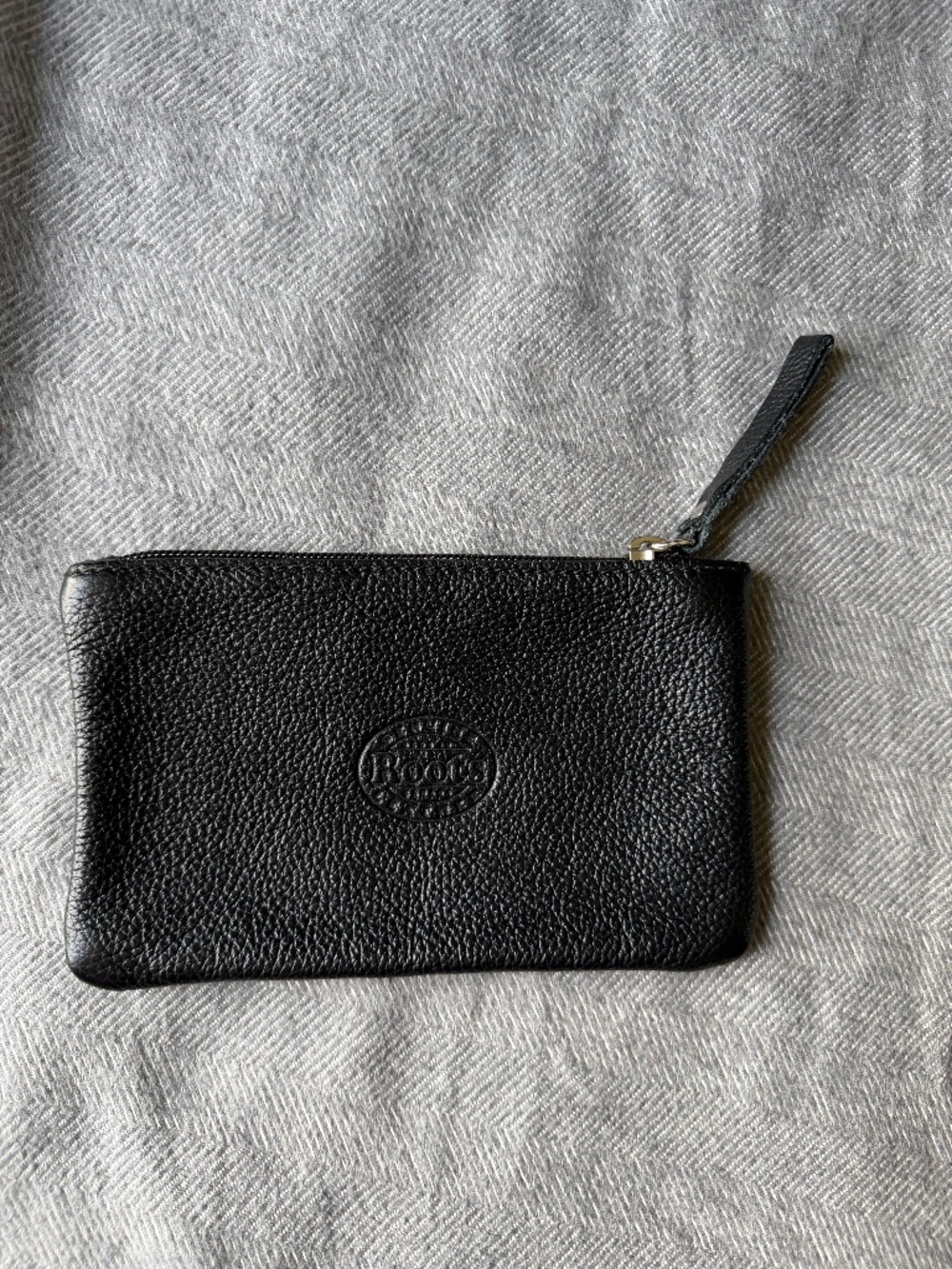 Title: Roots Black Cervino Leather Medium Zip Pouch - Made in Canada - Like New